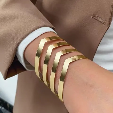 Bracelet Manchette Doré Géométrie Élégante